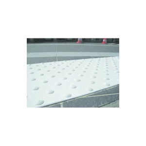 Dalle Podotactile Exteline Adhésive Pour Extérieur Blanche Dimensions 820×400 Mm épaisseur 7 Mm Romus 4205 10
