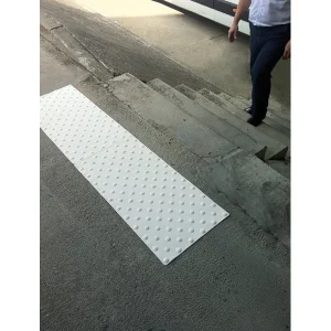 Dalle Podotactile Exteline Adhésive Pour Extérieur Blanche Dimensions 820×400 Mm épaisseur 7 Mm Romus 4205 18