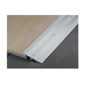 Rampe D’accès Percée Romus 2621 – Alu Incolore – Hauteur 10,5 à 15 Mm Largeur 80 Mm Longueur 2,7 M 12